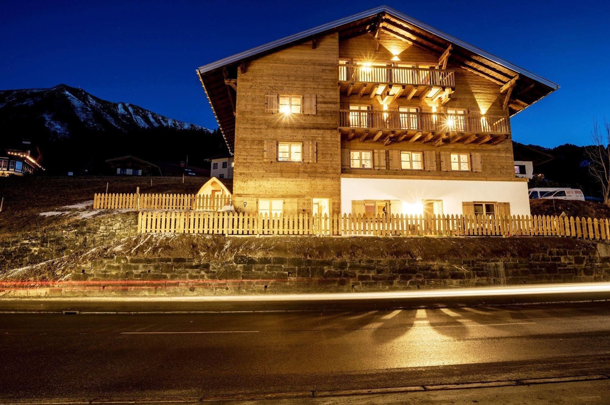 Alpen Select Lodge Kleinwalsertal Рицлерн Экстерьер фото